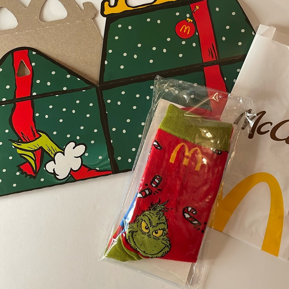 McDonald's Canada The Grinch 2024 holiday socks, Adult One-Size Mismatch Color